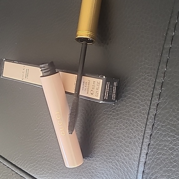 New in box Gucci mascara never used color eve black full size - Picture 2 of 2